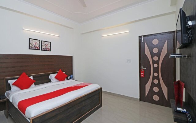 OYO 12493 Heera Guest House