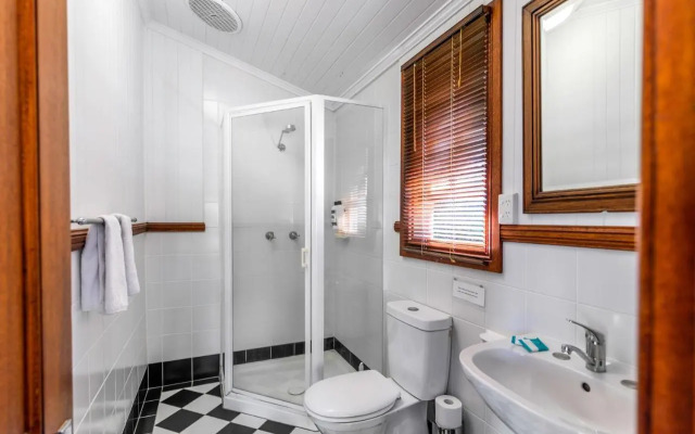 Island Adventure Holiday House