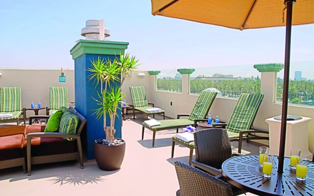 Peacock Suites