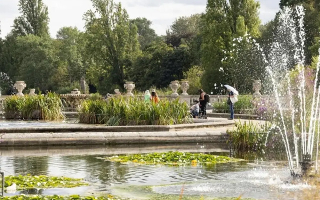 London Charm - Moscow Road Apartment