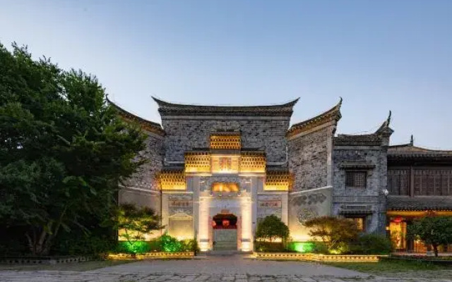 The Courtyard of Family Hua