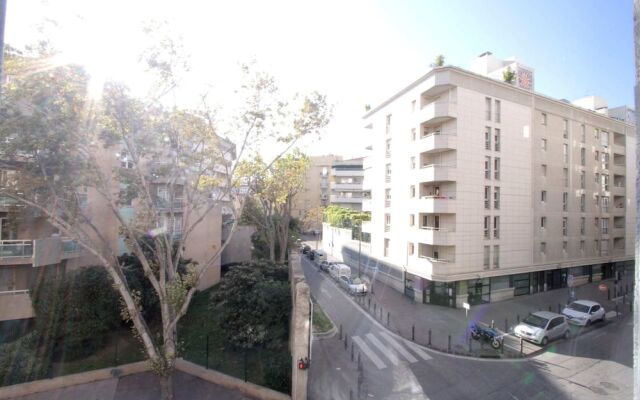Quiet apt downtown with airco and a balcony