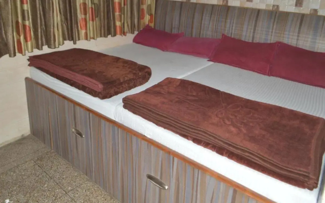 Ajanta Hotel 100 Mtrs Railway Station & 400 Mtrs Dargah