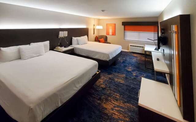 Clarion Pointe Marshall