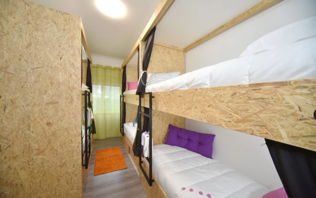 Tuk Tuk Hostel