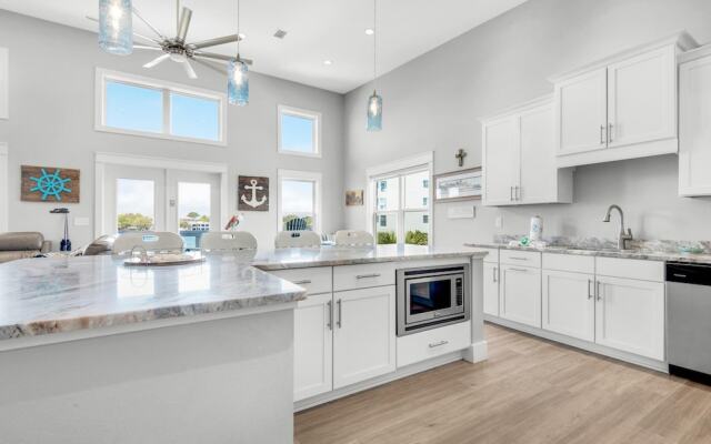 Pelican at Sound Side