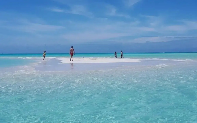 Family Beachside Villa With Hotel Amenities v7