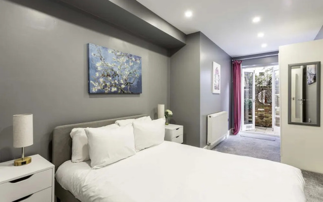 Spacious Clapham Junction Apartment