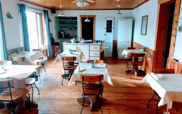 La maison Rose Alma Couette et Café