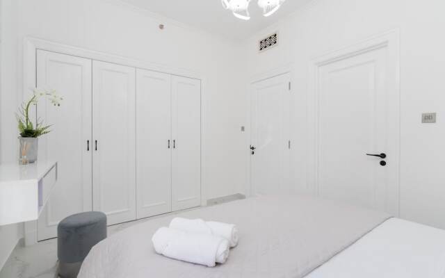 Downtown Beautiful 1bed with outdoor Garden