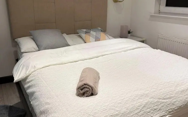 Modern Apartment-sleeps6-parking-seft Check in