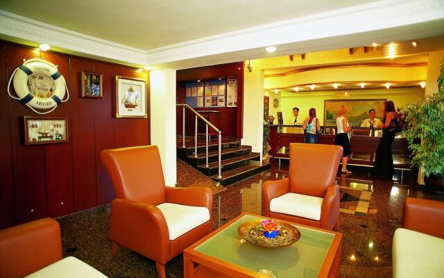 Numa Port Hotel