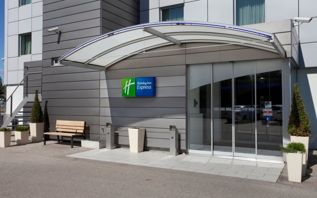 Holiday Inn Express Geneva Airport, an IHG Hotel