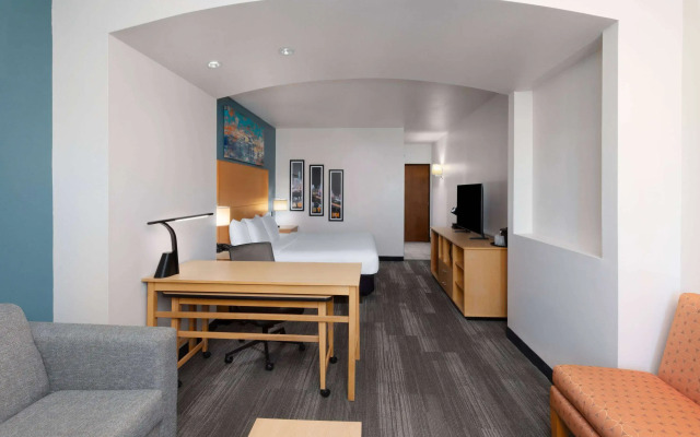 La Quinta Inn & Suites by Wyndham Austin NW/Lakeline Mall