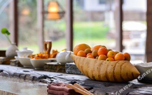 Zizai Pingjiang Wild Luxury Resort