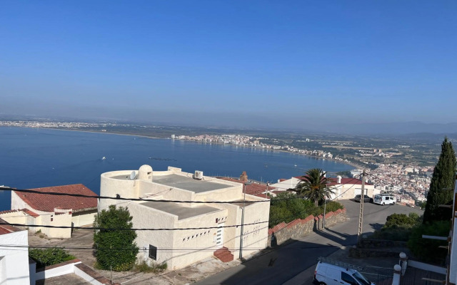 Bonito apartamento con vistas al mar y piscina