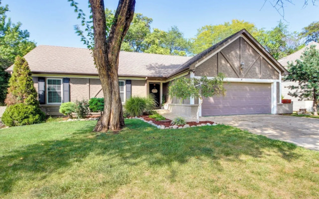 Overland Park Home w/ Fenced-in Yard & Gas Grill!