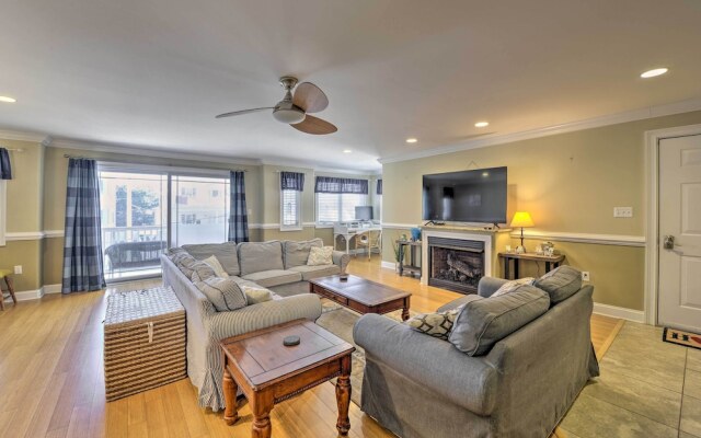 Spacious Wildwood Townhome w/ Covered Balcony