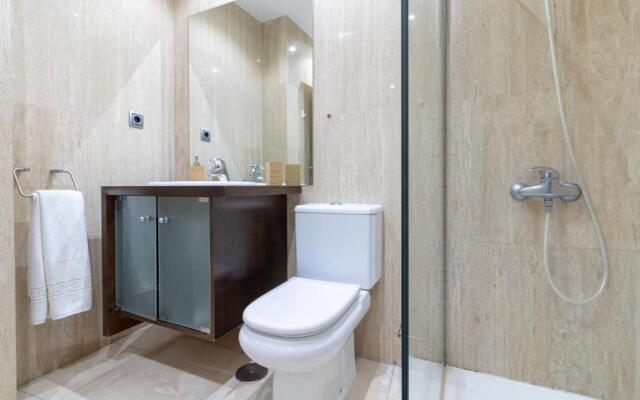 Flatguest Ramblas Golf 6C - Parking + Pool + Gym