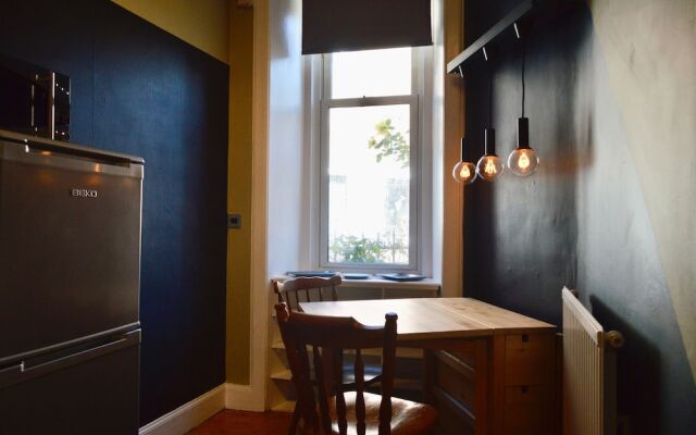 Spacious Leith Flat