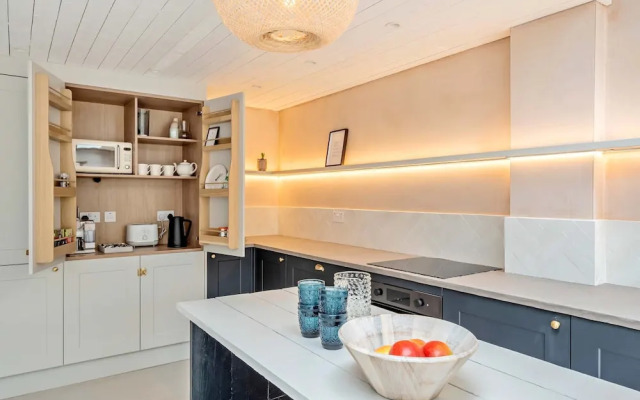 Chic Coastal Retreat - 5-min Stroll to Beach