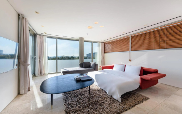 Bayhill Pool & Villa