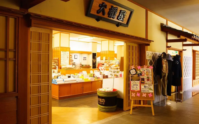 Hotel Hoho "A hotel overlooking the Echigo Plain and the Yahiko mountain range"
