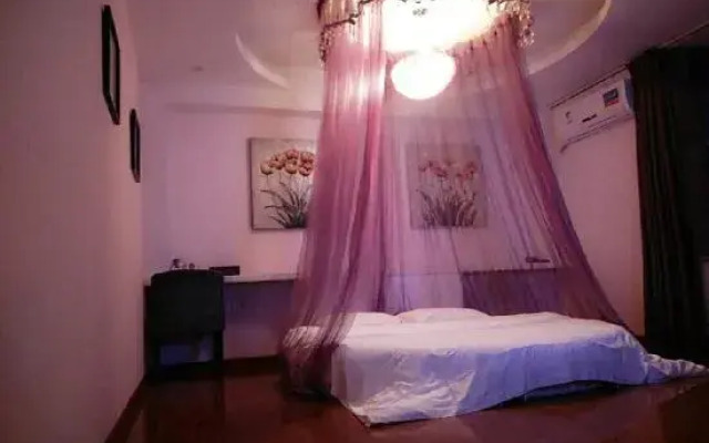 Liuyang Tulip Theme Apartment