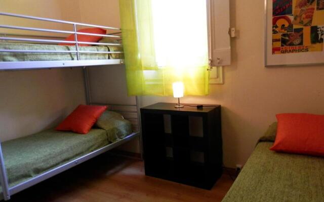 Barcelona Central Garden Hostal