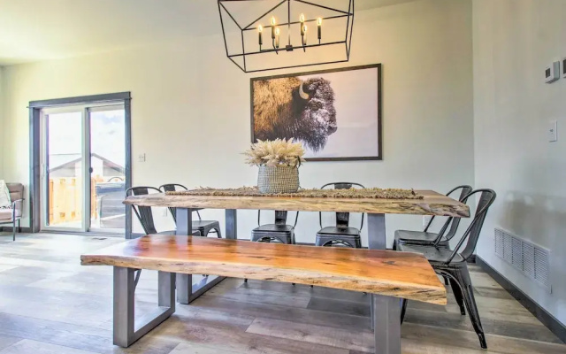 Modern Bozeman Family Townhome w/ Hot Tub!