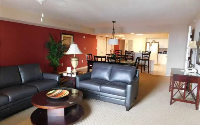 Yacht Club Villas