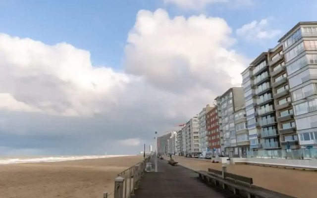 Beautiful Seaview Apartment With Private Garage