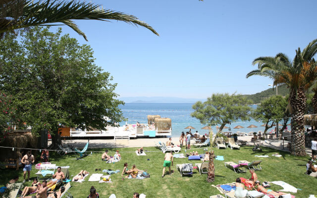 Daphnis Hotel