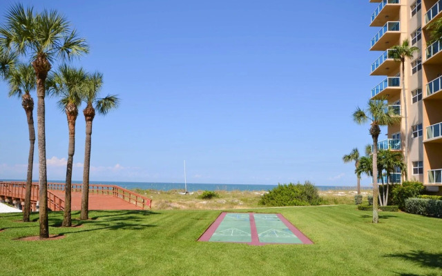 Regatta Beach Club N 913 by Vtrips