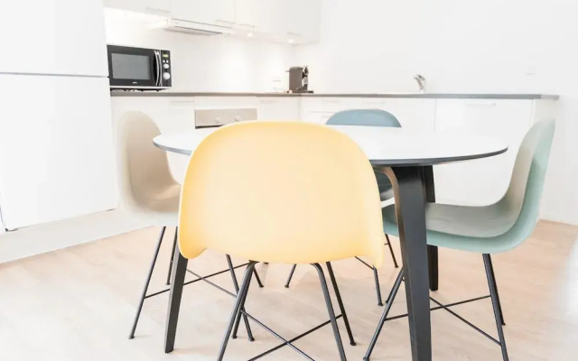 Spacious 1-bed w Private Terrace
