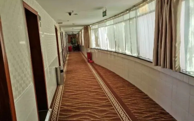 Tianzhong Business Hotel (Zhumadian Railway Station)