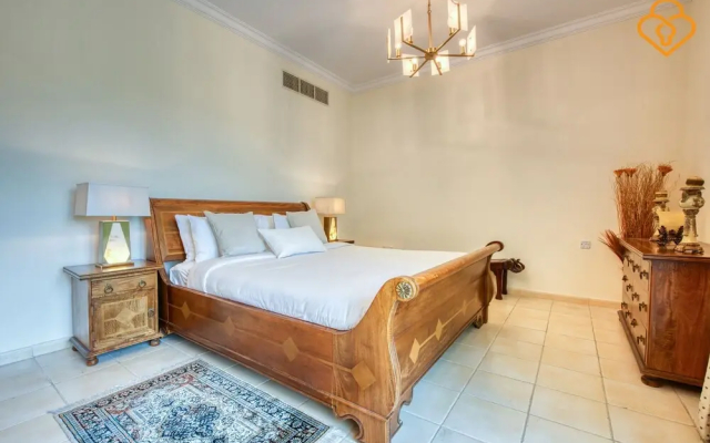 Beautiful Large 4 B/R Villa W/ Pool Jumeirah Island - Villas_and_Bungalows in ดูไบ - Photo 4