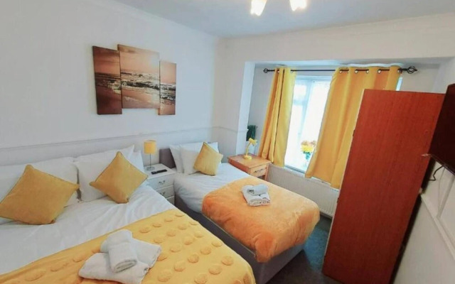 Gilling Villa Remarkable 4-bed House in Gillingham