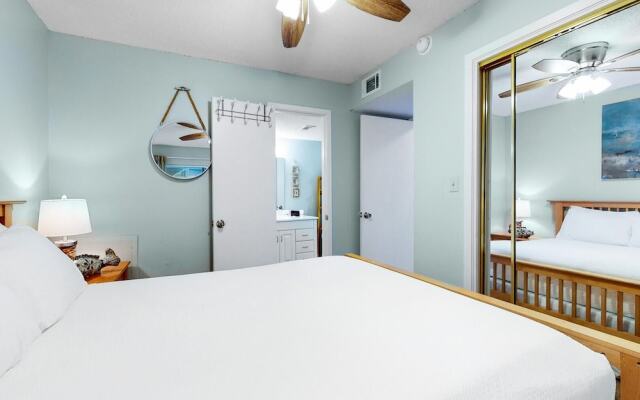 Beach View 3br/2ba W/pools Sleeps 8