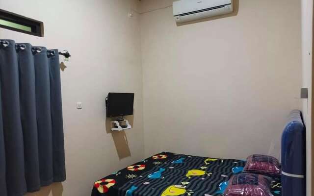 OYO 93741 Ayna Kost Syariah
