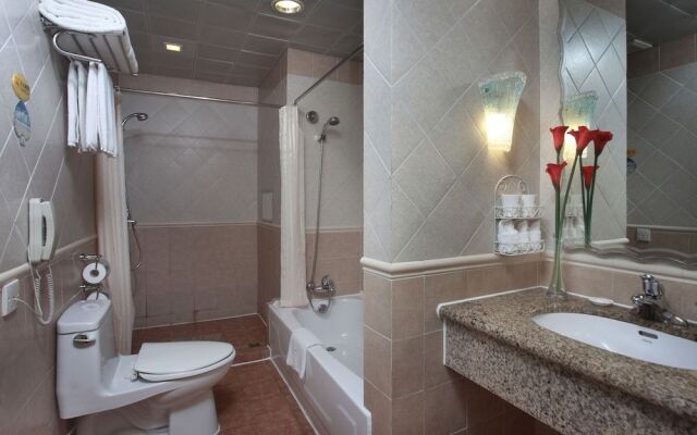 Golden Phoenix Sea View Hotel