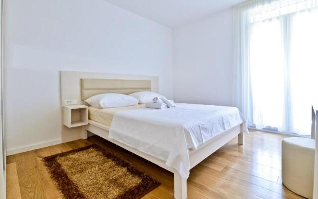 Apartment Domalu Old Town