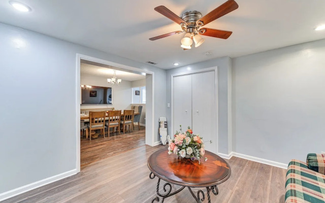 7 Mi to Louisville: Family-friendly Jefferson Home