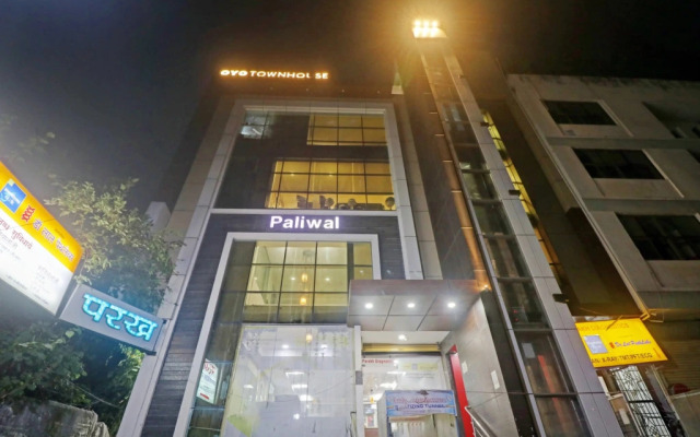 OYO 77788 Townhouse 405 Mall Road