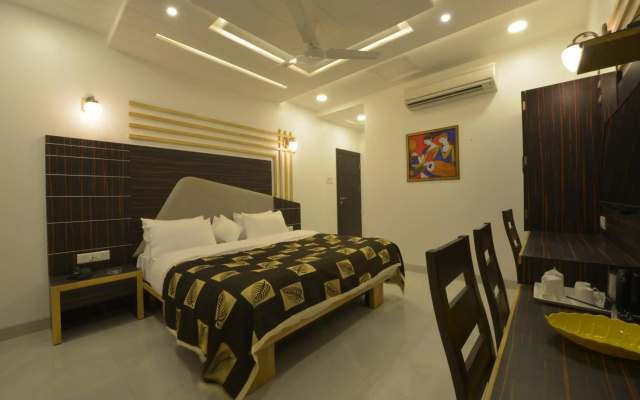 Hotel J P International
