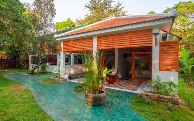 Private Garden Villa With Swimming Pool & kitchen