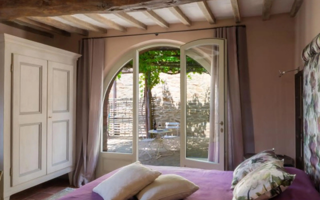 Private villa sleeps 10 with garden and swimming pool-VILLA IL MANDORLO