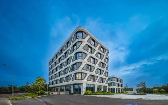 Rezen Hotel Sailing Seascape