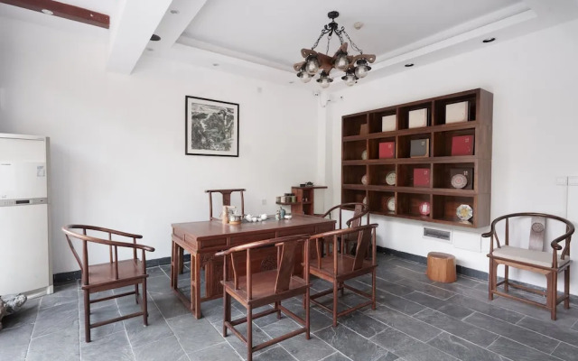Castle peak yard Inn Guilin