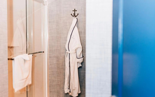 Salem Waterfront Hotel & Suites